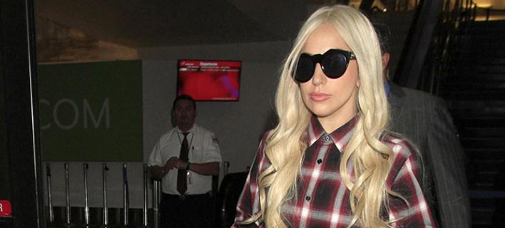 Η Lady Gaga βγήκε από το σπίτι χωρίς παντελόνι (Photos) - Media