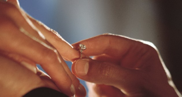 Η πιο καταστροφική πρόταση γάμου (Photos) - Media