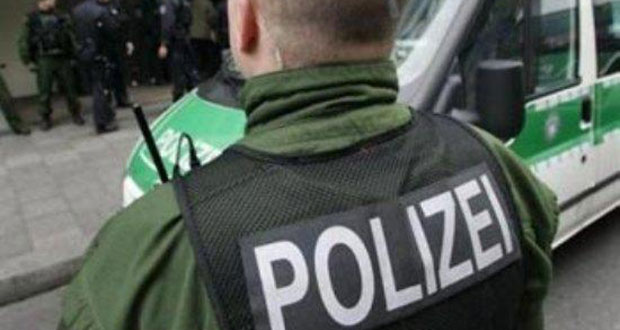 Γιατί ευχαρίστησε τον Βαρουφάκη ο Γερμανός αστυνομικός που τον συνόδευε (Video) - Media