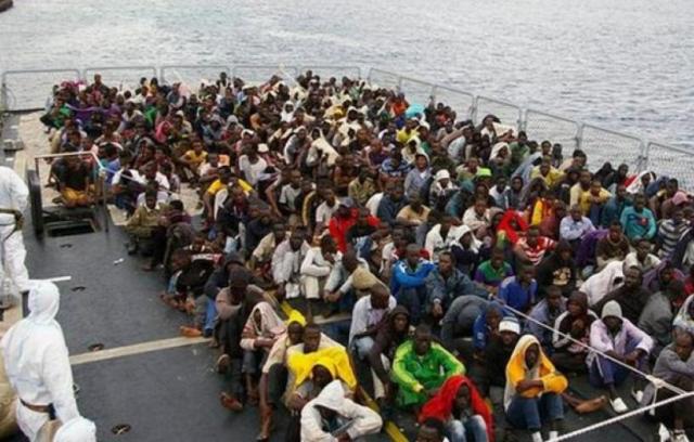 Νεκροί από υποθερμία τουλάχιστον 25 μετανάστες σε σκάφη της ιταλικής Ακτοφυλακής - Media