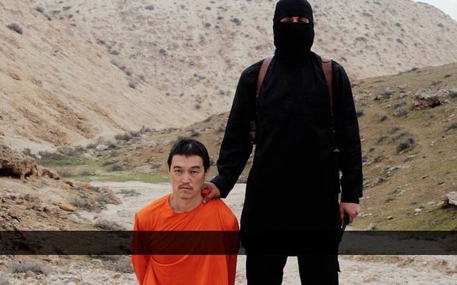 Ταινία μικρού μήκους από την αδελφή του «τζιχάντι Τζον»: Μανιακός δολοφόνος κυνηγάει με μαχαίρι μαθήτρια - Media