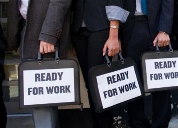 Έρευνα: Το 60% των Ελλήνων θέλουν να φύγουν από την χώρα και να βρουν δουλειά στο εξωτερικό - Media
