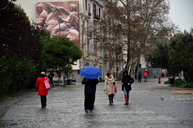Ηλιοφάνεια με τοπικές βροχές και υψηλές θερμοκρασίες - Media