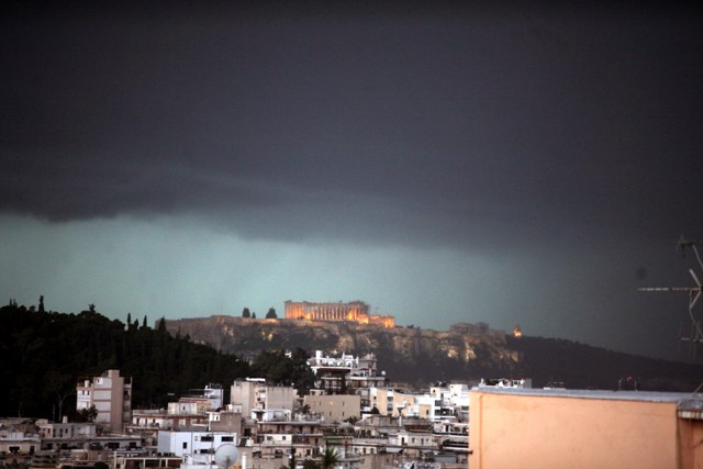 Συνεχίζεται η κακοκαιρία – Βροχές και τσουχτερό κρύο και σήμερα - Media