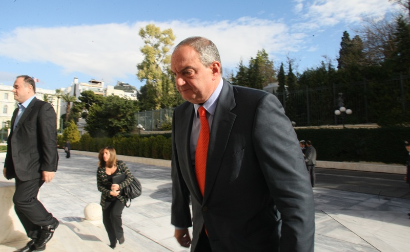 Έξαλλος ο Καραμανλής με Γ. Παπανδρέου – Ετοιμάζει πληρωμένη απάντηση - Media