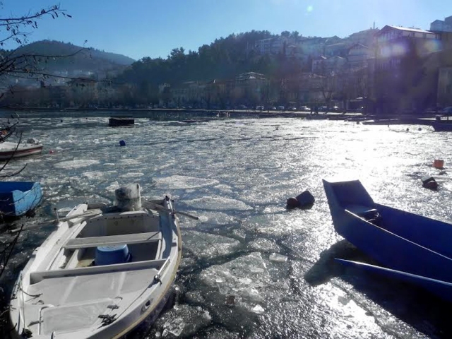 Πάγωσε η λίμνη της Καστοριάς (Photos) - Media