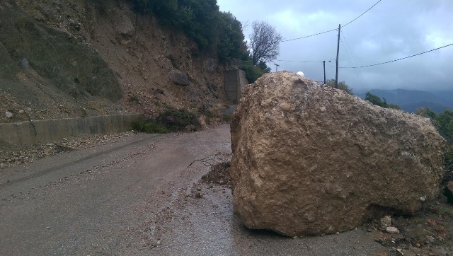 Ορεινή Ναυπακτία: Ζημιές σε σπίτια  και οδικό δίκτυο λόγω των κατολισθήσεων - Media