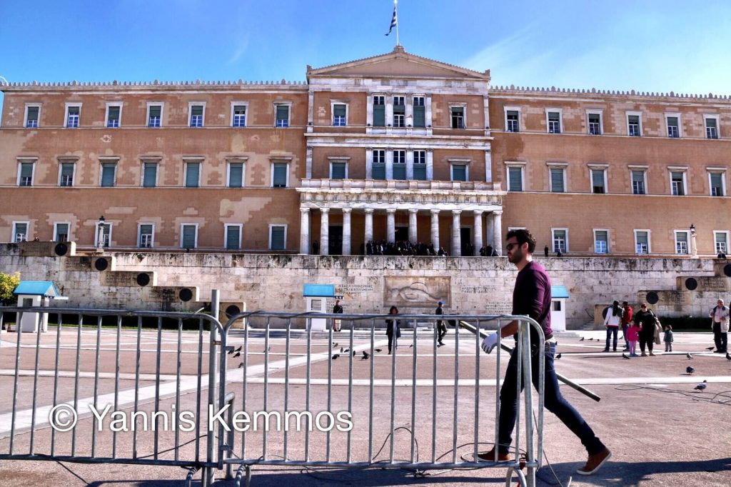 Εξαιρετικό τάιμινγκ ή συμβολισμός; Η φωτογραφία που κάνει τον γύρο του διαδικτύου (Photo) - Media
