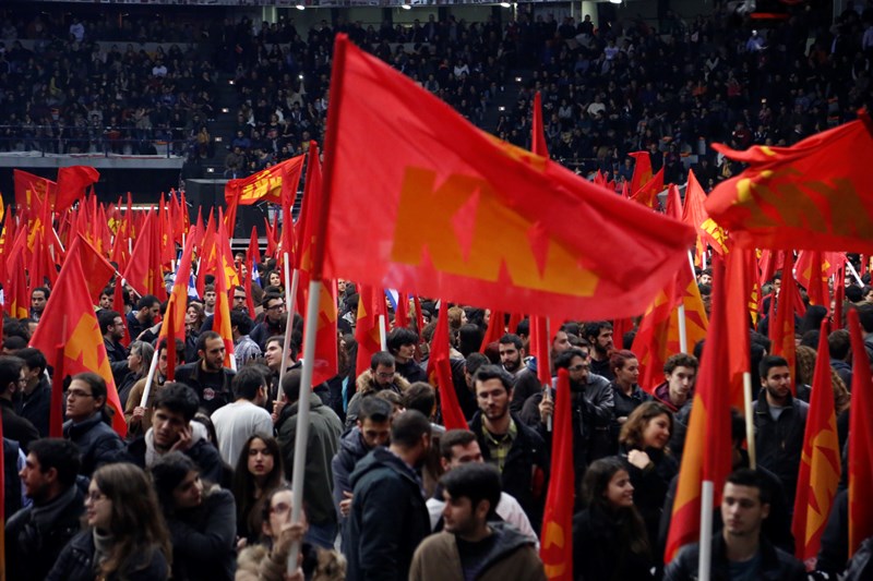 Γέμισε το ΣΕΦ το ΚΚΕ – Κουτσούμπας: «Ψήφο ανοχής ζητά ο ένοχος» (Photos) - Media