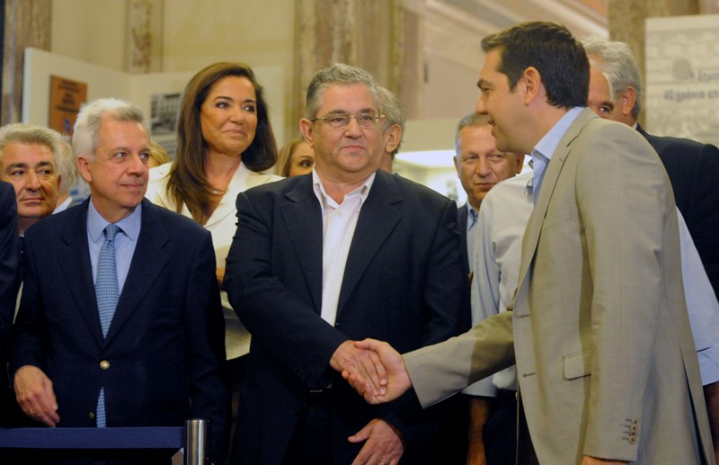 «Ναι» Κουτσούμπα σε θεσμικές συναντήσεις με Τσίπρα, μετά την ορκομωσία της κυβέρνησης - Media