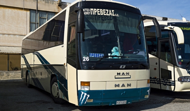 «Γ@μημένοι Έλληνες, καλά σας κάνουν οι Γερμανοί» είπε και έφαγε της χρονιάς του μέσα στο λεωφορείο... - Media