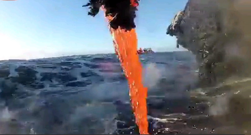 Τι συμβαίνει όταν καυτή λάβα πέφτει στον ωκεανό (Video) - Media