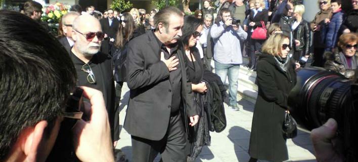 Το τελευταίο αντίο είπε ο Λάκης Λαζόπουλος στη μητέρα του (Photos) - Media