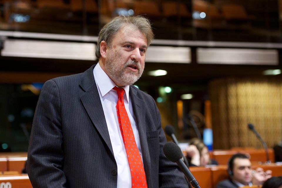 «Απαράδεκτες και παράνομες οι παρεμβάσεις Γιούνκερ και Μοσκοβισί» - Media