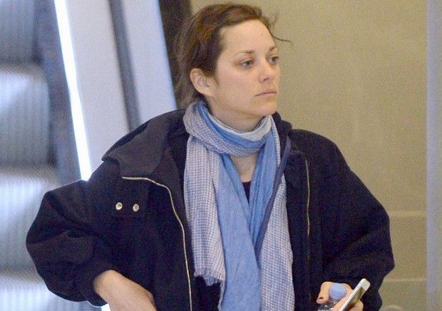 Η Μαριόν Κοτιγιάρ άβαφη στο Παρίσι (Photo)  - Media