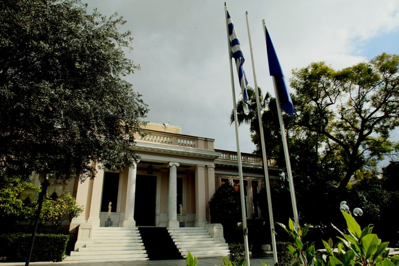 Μαξίμου: Ο Σαμαράς έβαλε μπροστά τη μονταζιέρα- Ο Βενιζέλος τα βάζει με την κοινωνία - Media