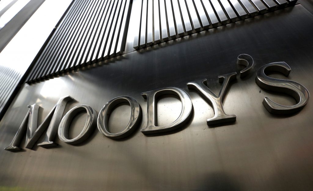 Υποβάθμιση 5 ελληνικών τραπεζών από τον Moody\