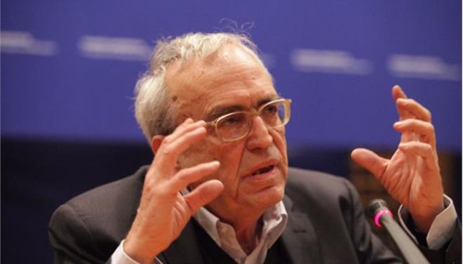 Ένας Μπαλτάς ξυλεύει την Παιδεία - Media