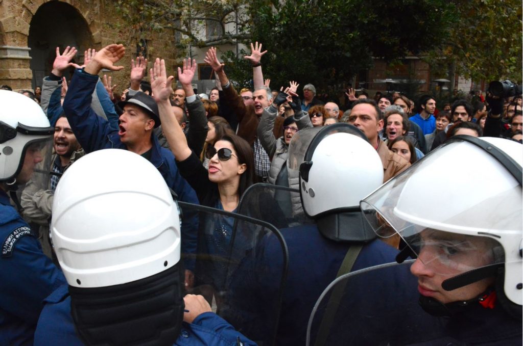 Αποδοκιμασίες κατά την απονομή στον Σαμαρά του «χρυσού κλειδιού» της πόλης του Ναυπλίου - Media