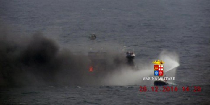 Θρίλερ με το Norman Atlantic - Ολονύχτια επιχείρηση διάσωσης - Νεκρός ένας Έλληνας (Video & Photos) - Media