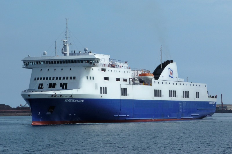 Μαρτυρία διασωθέντα από το Norman Atlantic: Λαθρομετανάστες είχαν ανάψει φωτιά στο γκαράζ για να ζεσταθούν (Video) - Media