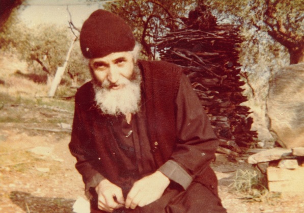 Πλήθος πιστών στον τάφο του γέροντα Παΐσιου - Πότε θα τιμάται η μνήμη του - Media