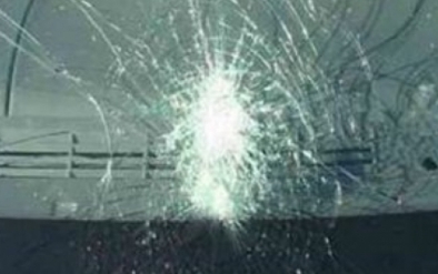 Πυροβολούν αυτοκίνητα από γέφυρα - Media