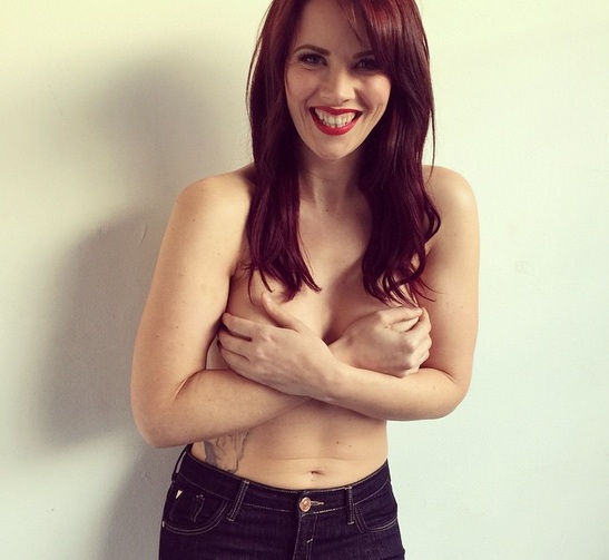 Έκανε αποχαιρετιστήριο πάρτυ στο στήθος της λίγο πριν τη διπλή μαστεκτομή (Photos & Video) - Media