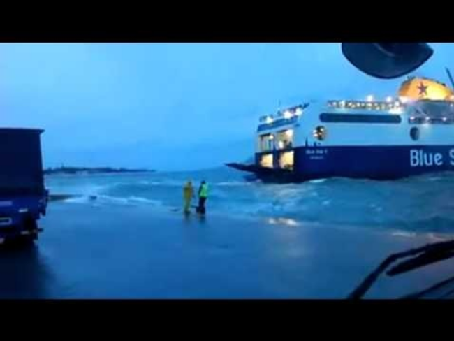 Πλοίο δίνει «μάχη» με τη θάλασσα στην Κω (Video) - Media