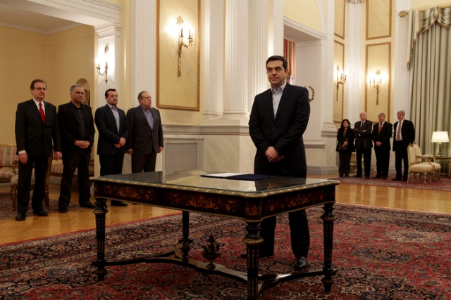 Ο Πρωθυπουργός ορκίστηκε με πολιτικό όρκο, αλλά η γιατρός δεν μπορούσε - Media