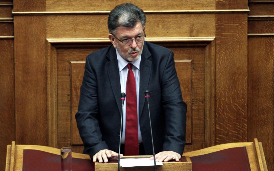 Μάθετε ποιος βουλευτής είπε Χρόνια Πολλά με… ποίημα! - Media