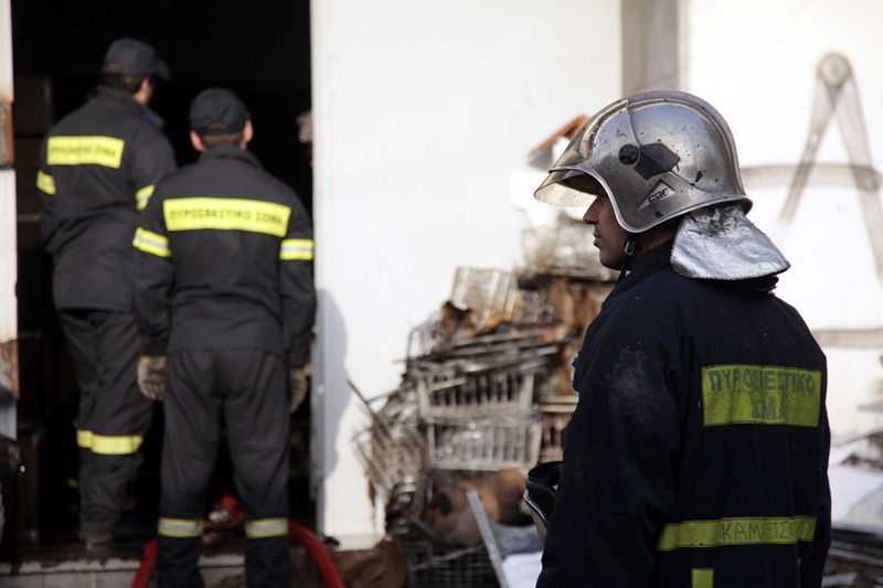 Φωτιά σε εγκαταλελειμμένο κτίριο στη Σωκράτους - Media