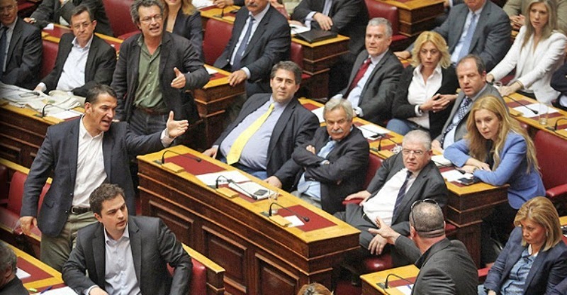 Χρυσαυγίτικη πρόκληση σε βάρος του Π. Δήμα στη Βουλή – Πως αντέδρασε (Photos-Video) - Media