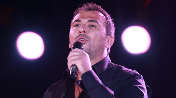 Πέταξαν τραπέζι στον Ρέμο (Video) - Media