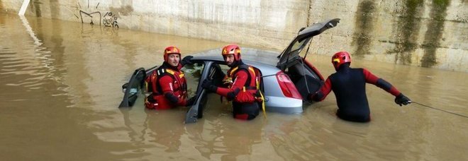 Νέο κύμα κακοκαιρίας πλήττει την Ιταλία - Δυο νεκροί νότια της Ρώμης - Media