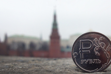 Ισχυρή άνοδο καταγράφει το ρούβλι μετά από παρέμβαση του ρωσικού υπουργείου Οικονομικών - Media