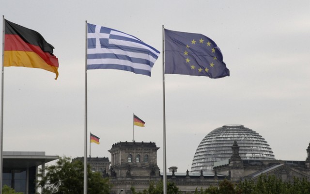 Ισπανοί πανεπιστημιακοί: «Τα χρήματα που χρωστά η Γερμανία στην Αθήνα υπερβαίνουν το ελληνικό χρέος και πρέπει να καταβληθούν» - Media