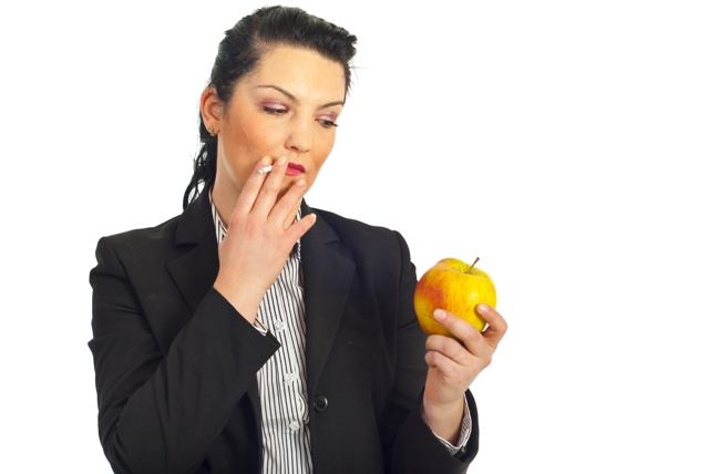 Προς καπνιστές: Αυτές οι 6 τροφές θα καθαρίσουν τη νικοτίνη από τον οργανισμό σας - Media