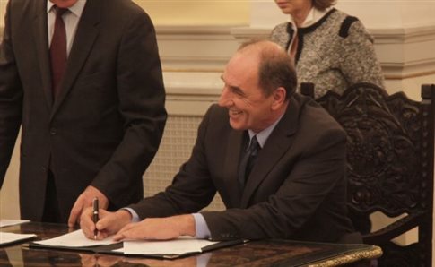 Σταθάκης: Νομοθετική ρύθμιση για το ιδιωτικό χρέος - Media