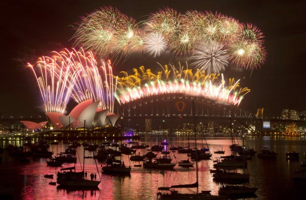 Αυστραλία και Νέα Ζηλανδία υποδέχτηκαν το 2015 (Video) - Media