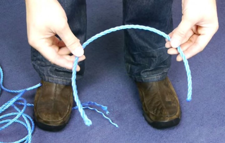 Πως να κόψεις με τα χέρια ένα σχοινί (Video) - Media