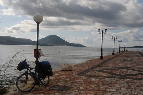 Συννεφιά με βροχές και καταιγίδες - Ο καιρός της Κυριακής - Media