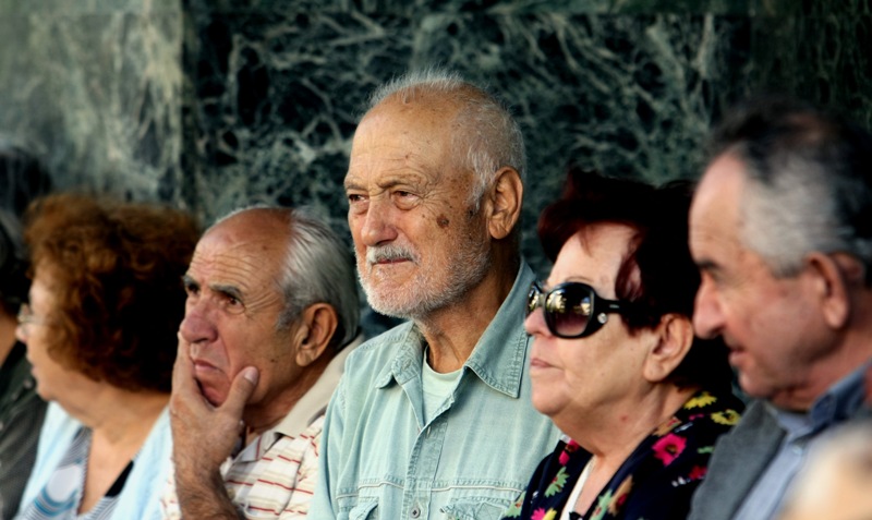 «Μαχαίρι» στις επικουρικές για 1 εκ. δικαιούχους, σχεδιάζει η κυβέρνηση! ( Video ) - Media