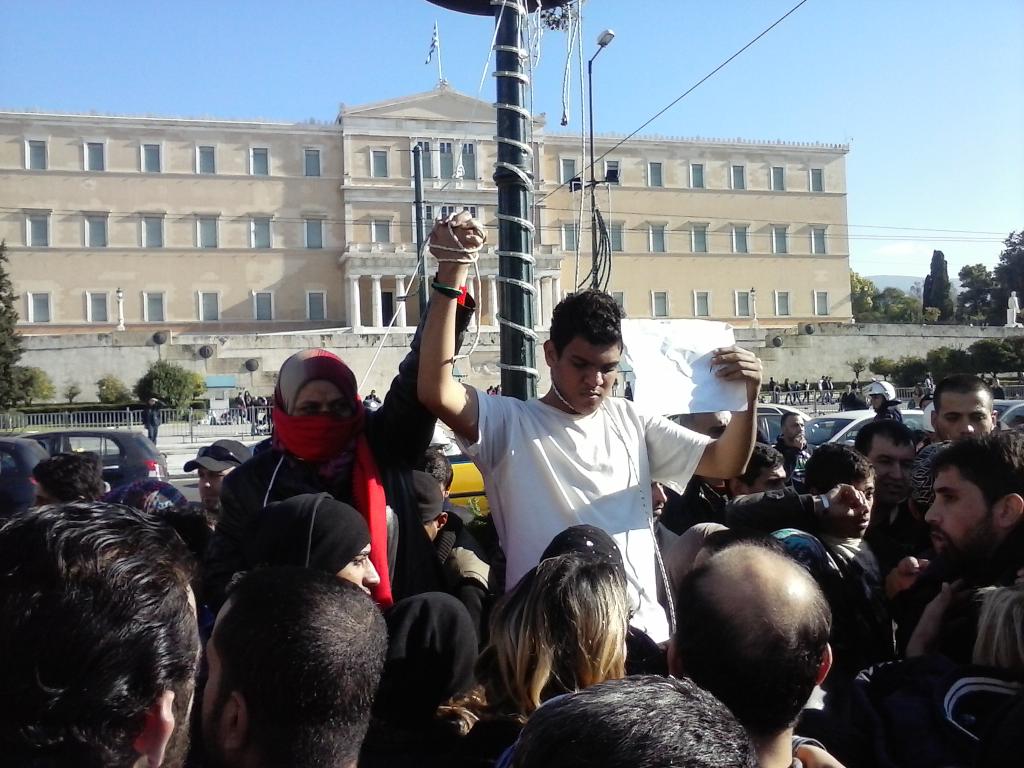 Αποχώρησαν τα ΜΑΤ από το Σύνταγμα - Media