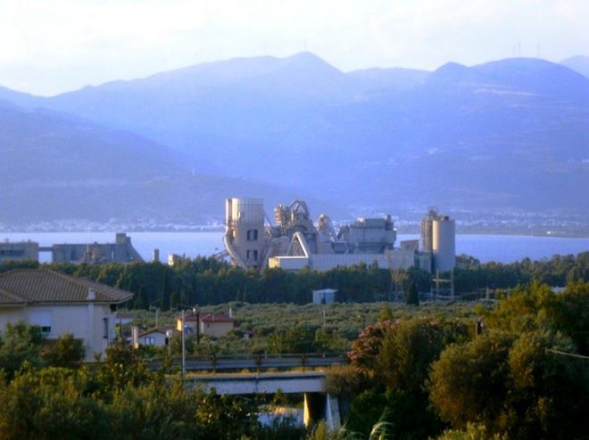 Έκρηξη σε πλοίο κοντά στο εργοστάσιο ΤΙΤΑΝ στην Αχαΐα - Ένας νεκρός - Media