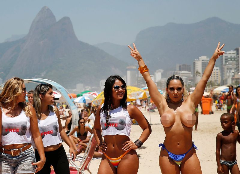 Γυμνόστηθες διαμαρτύρονται οι Βραζιλιάνες στις παραλίες (Photos + Video) - Media
