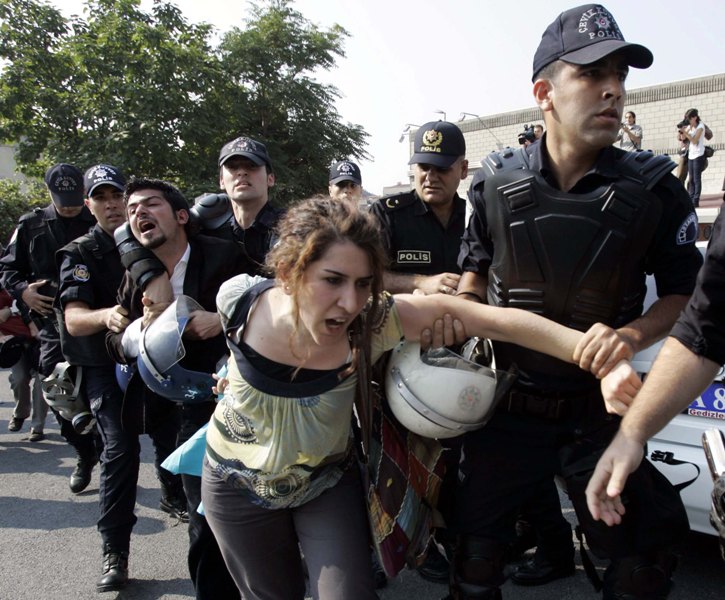 Έφοδος της τουρκικής αστυνομίας σε ΜΜΕ - Τουλάχιστον 28 συλλήψεις - Media