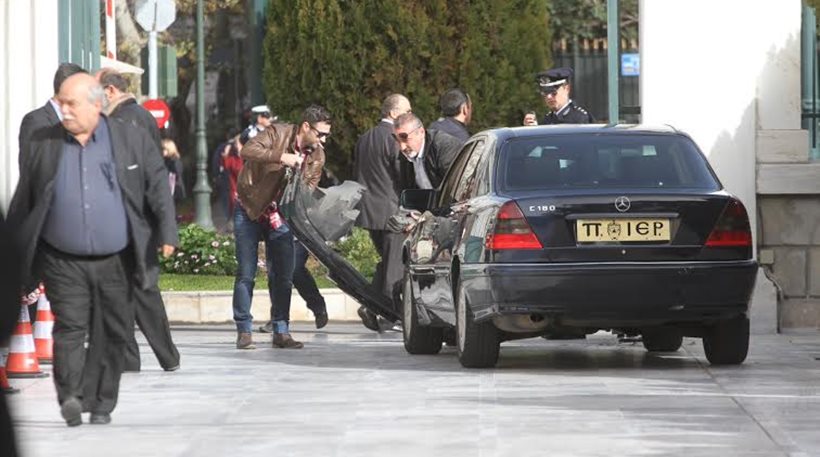 Τροχαίο στη Βουλή πριν την ορκωμοσία - Media