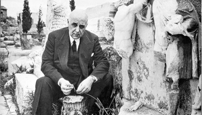 «Βιοι Παράλληλοι» από την Εταιρεία Ελλήνων Συγγραφέων - Media