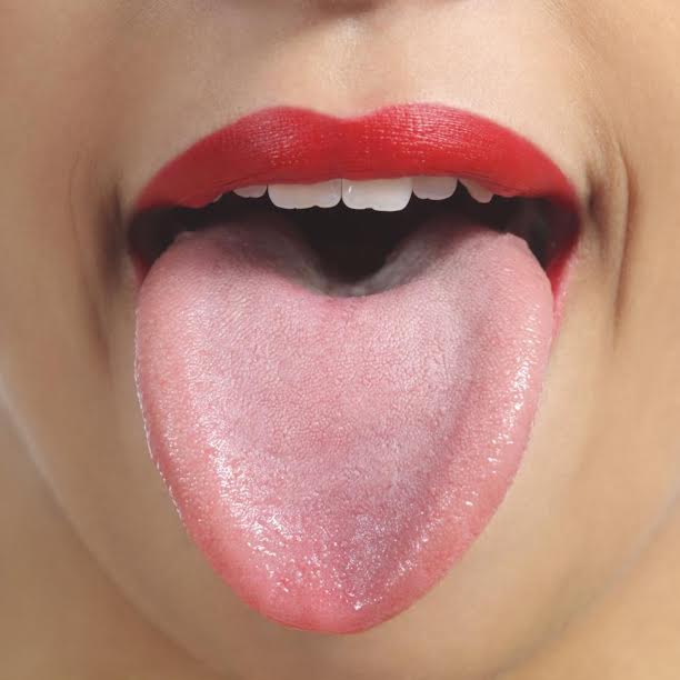 «Βγάλε γλώσσα στον καρκίνο του στόματος». Δες το βίντεο της αυτεξέτασης και αναγνώρισε τα ανησυχητικά σημάδια - Media